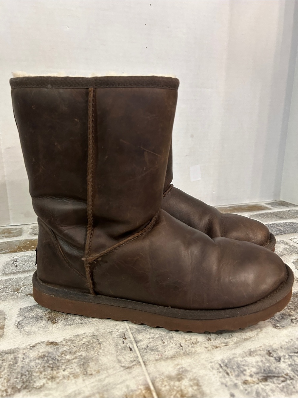 Ugg Women’s Brown Shearling-Lined Short Leather Boots S/N 1005093